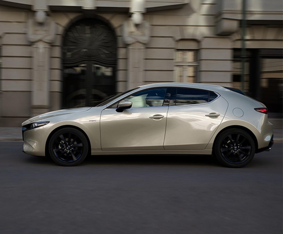 MAZDA3 HATCHBACK gallery image 2