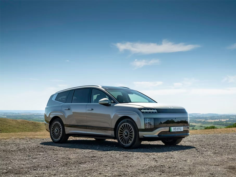 Hyundai IONIQ 9 wins Comfortable Cruiser of the Year at the Carwow Car of the Year Awards 2026