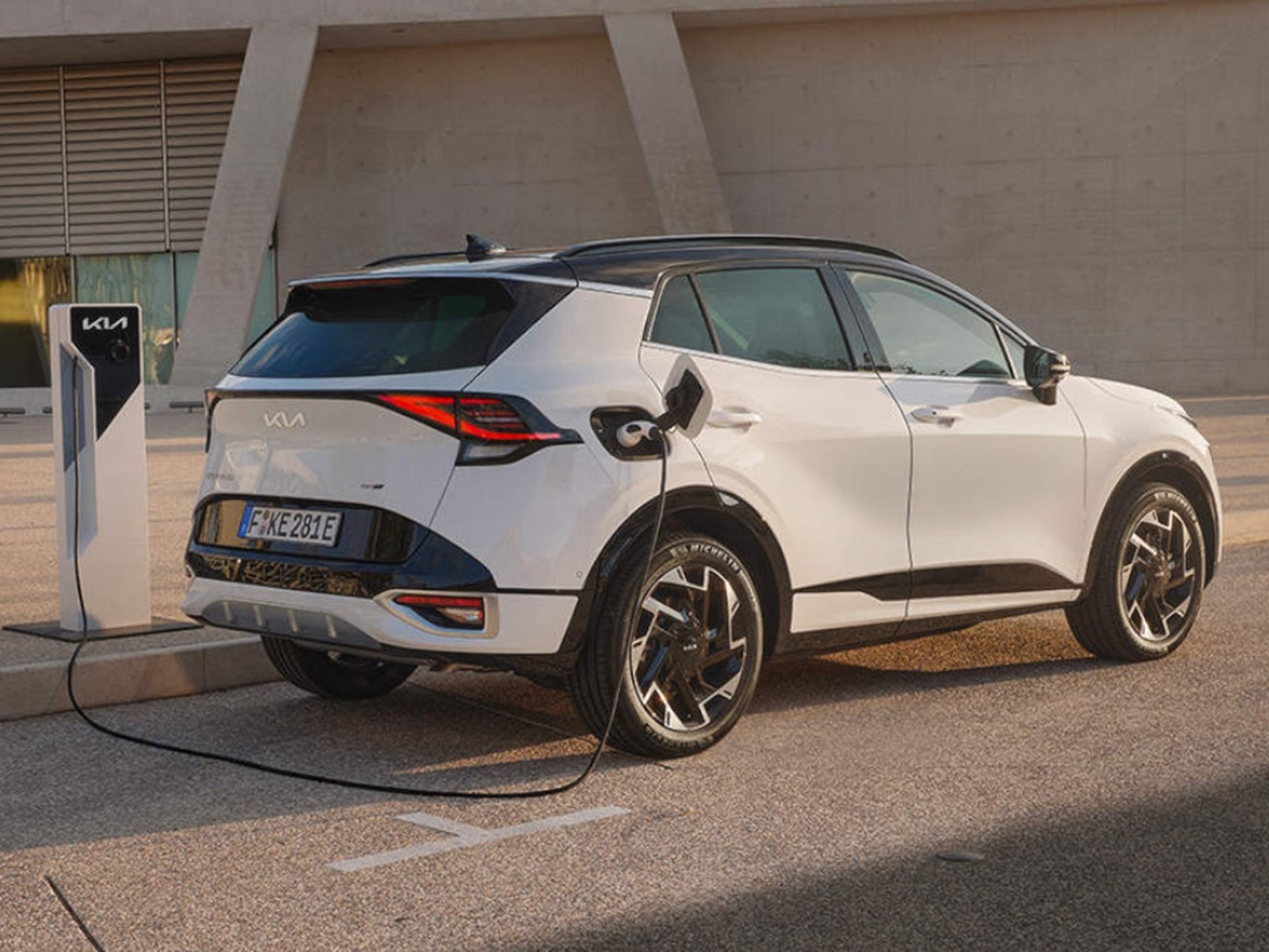 Kia Sportage 2022 Plug in hybrid Kia Sportage Hybrid | Surrey, Berkshire | West End Garage