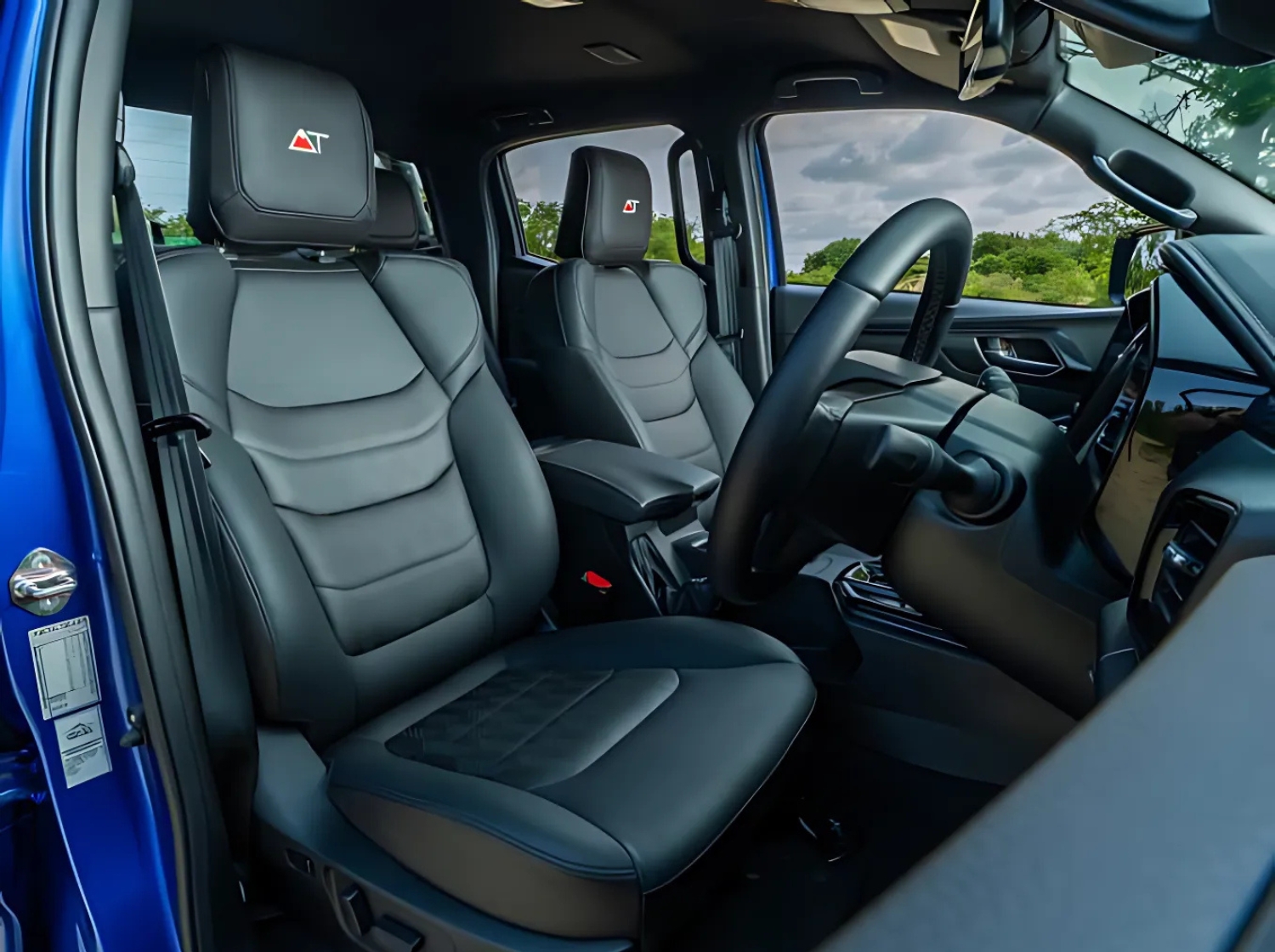 Isuzu D-Max Arctic Trucks AT35 interior