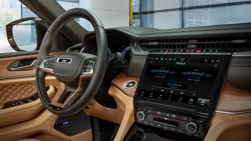 Jeep Grand Cherokee interior dashboard brown leather