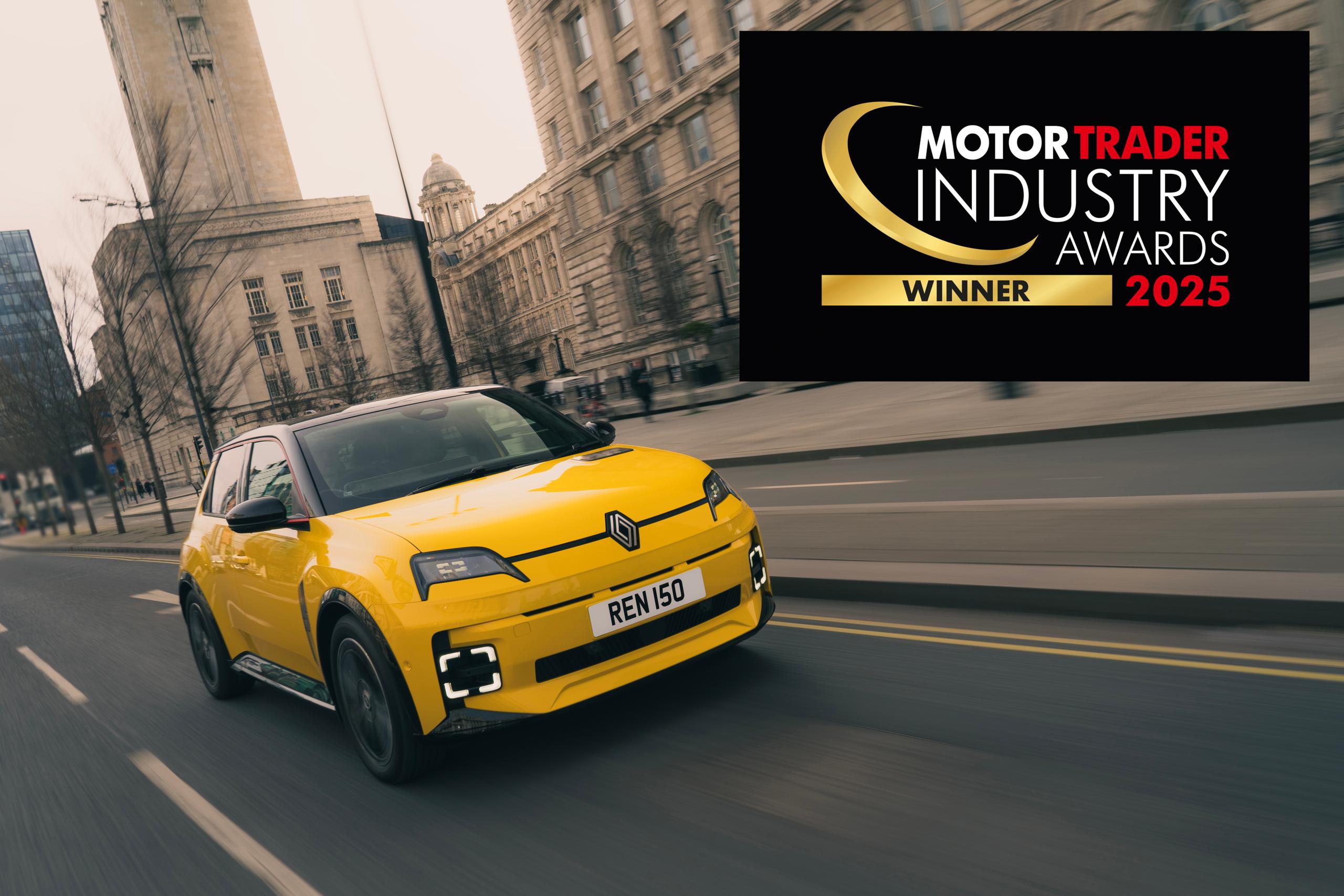 RENAULT 5 E-TECH ELECTRIC NAMED ‘EV OF THE YEAR’ AT THE MOTOR TRADER INDUSTRY AWARDS 2025