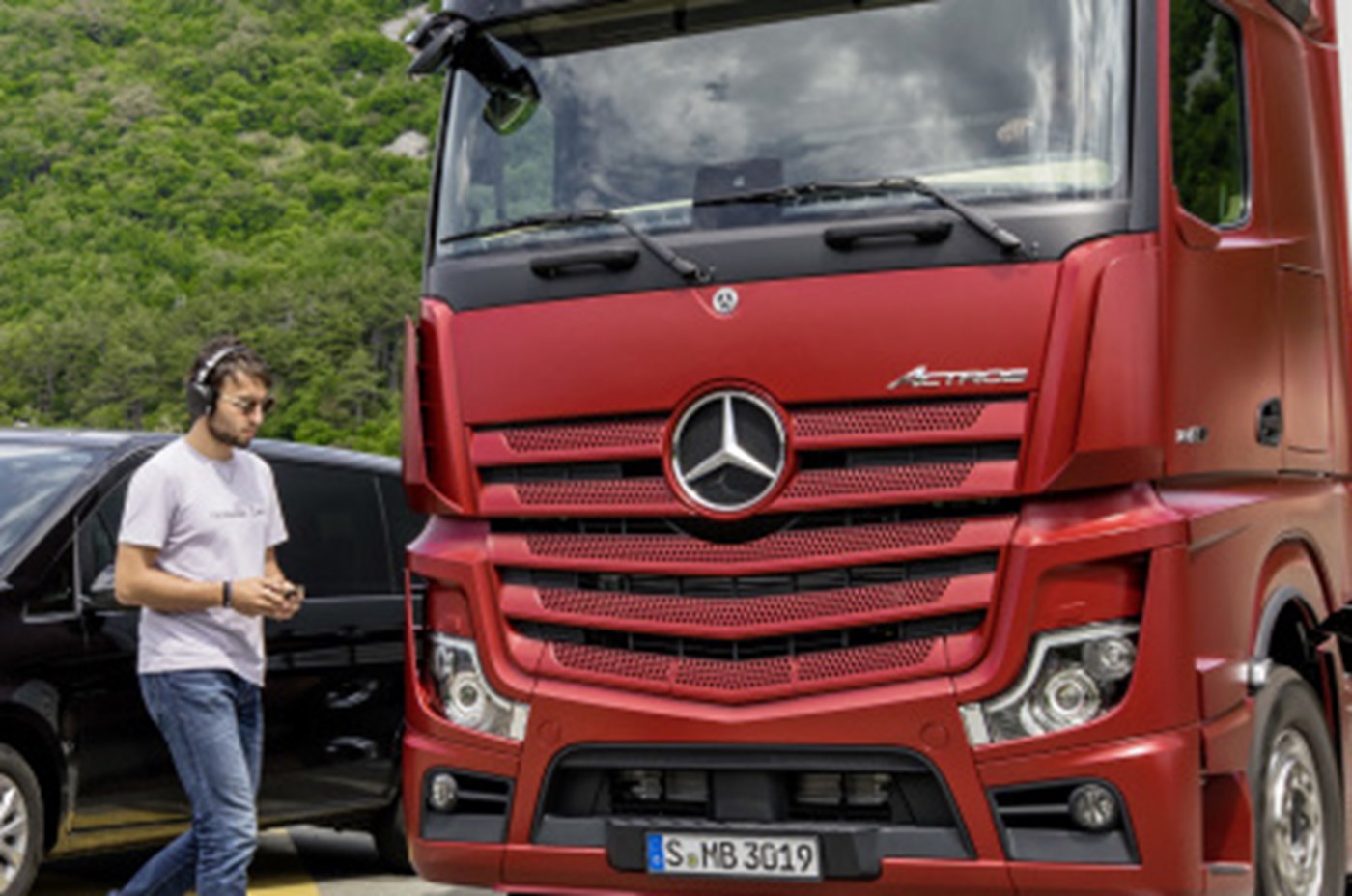 Mercedes-Benz Actros Awarded Five-Star Euro NCAP Safer Truck Rating