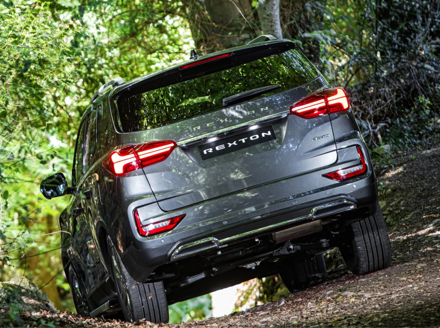 KGM Rexton Commercial Driving Offroad