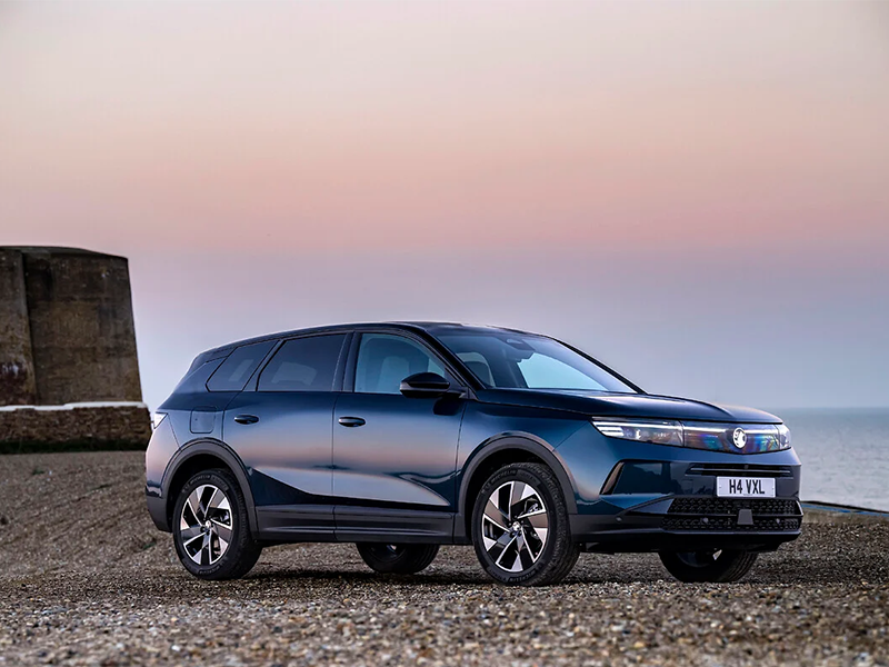 VAUXHALL INTRODUCES PLUG-IN HYBRID MODEL TO COMPLETE GRANDLAND ELECTRIFIED LINE-UP