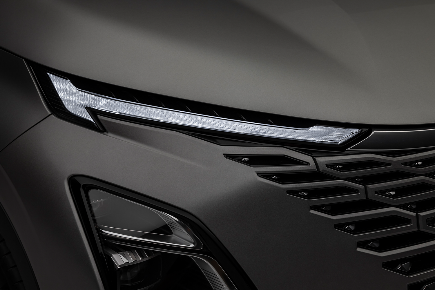OMODA 5 LED lights on front end