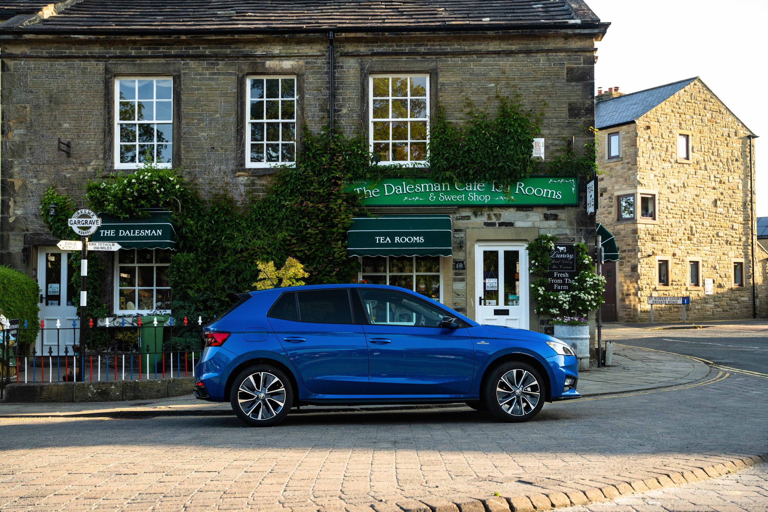 SKODA Fabia Side View