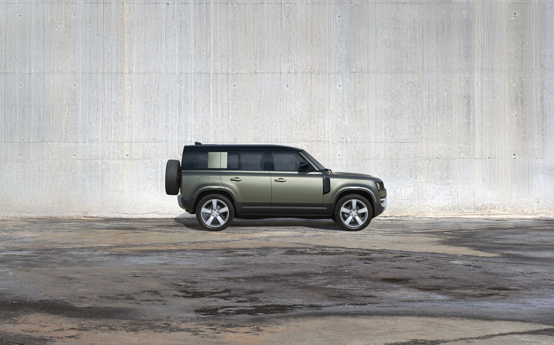 Defender 110 Side View