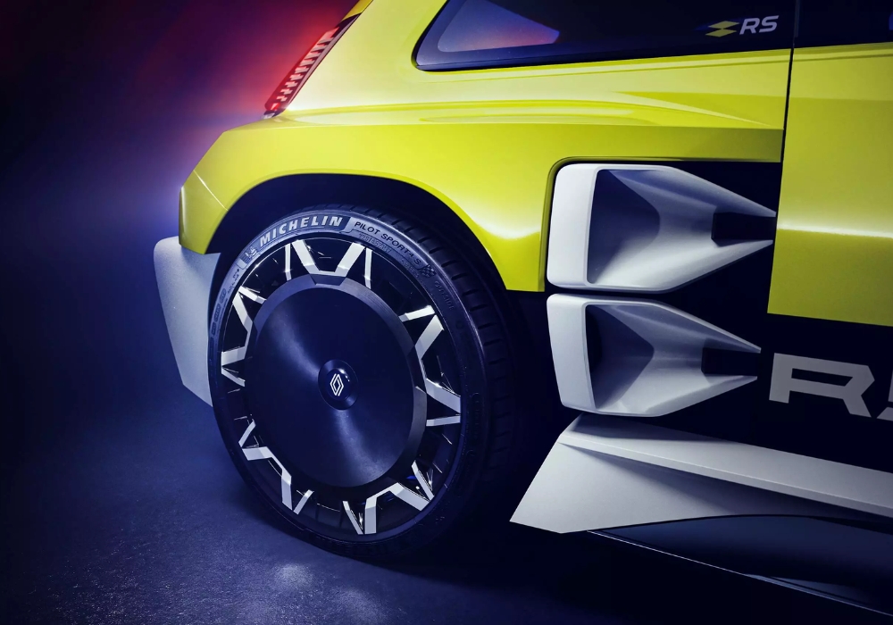 Close up of Renault 5 TURBO 3E Wheels.