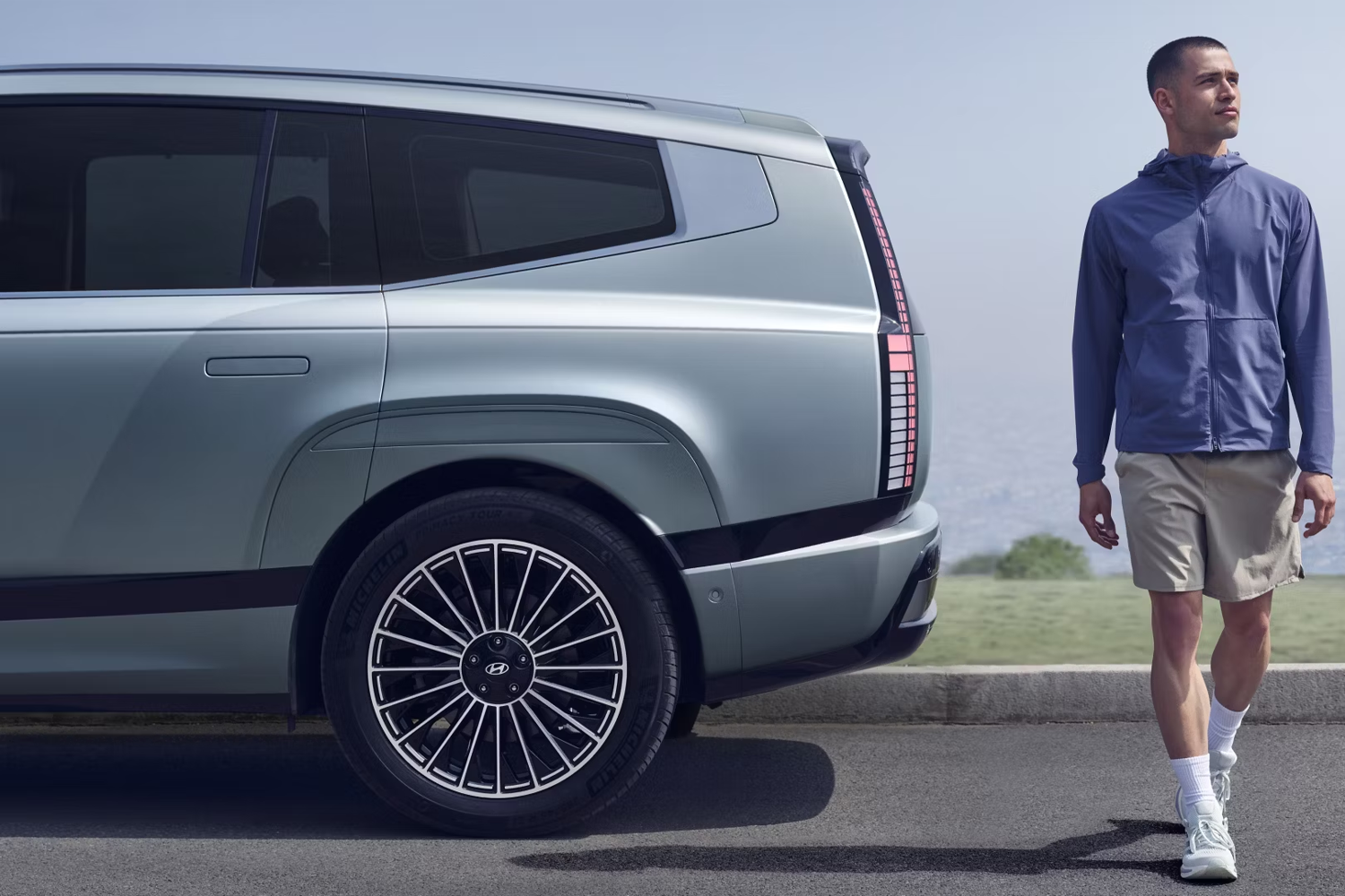 Man walking behind the all-new Hyundai IONIQ 9 with view of the rear alloy wheels