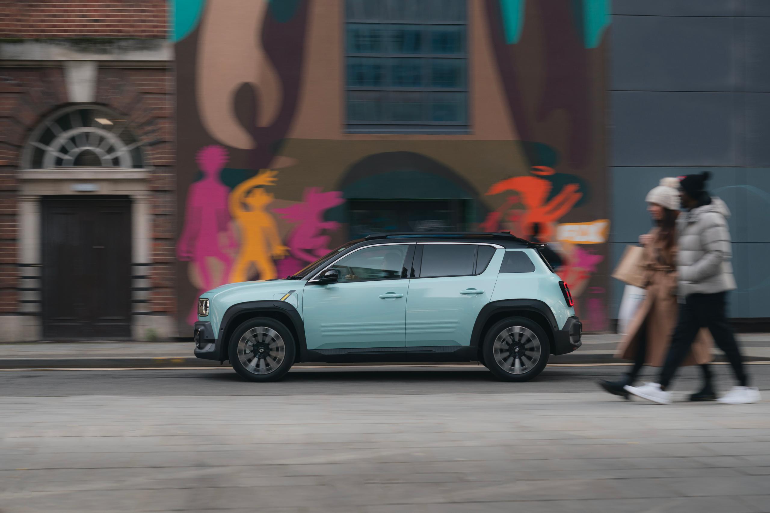 RENAULT 4 E-TECH ELECTRIC CLAIMS ‘SMALL SUV OF THE YEAR’ TITLE FOR SECOND YEAR RUNNING AT THE AUTO EXPRESS NEW CAR AWARDS 2026