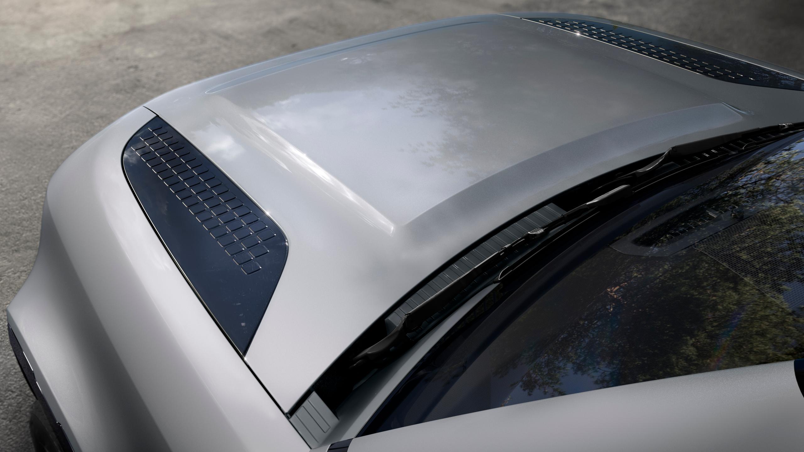 Bonnet of a white DEFENDER 90