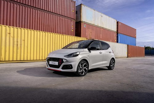 Cream Hyundai i10 Exterior