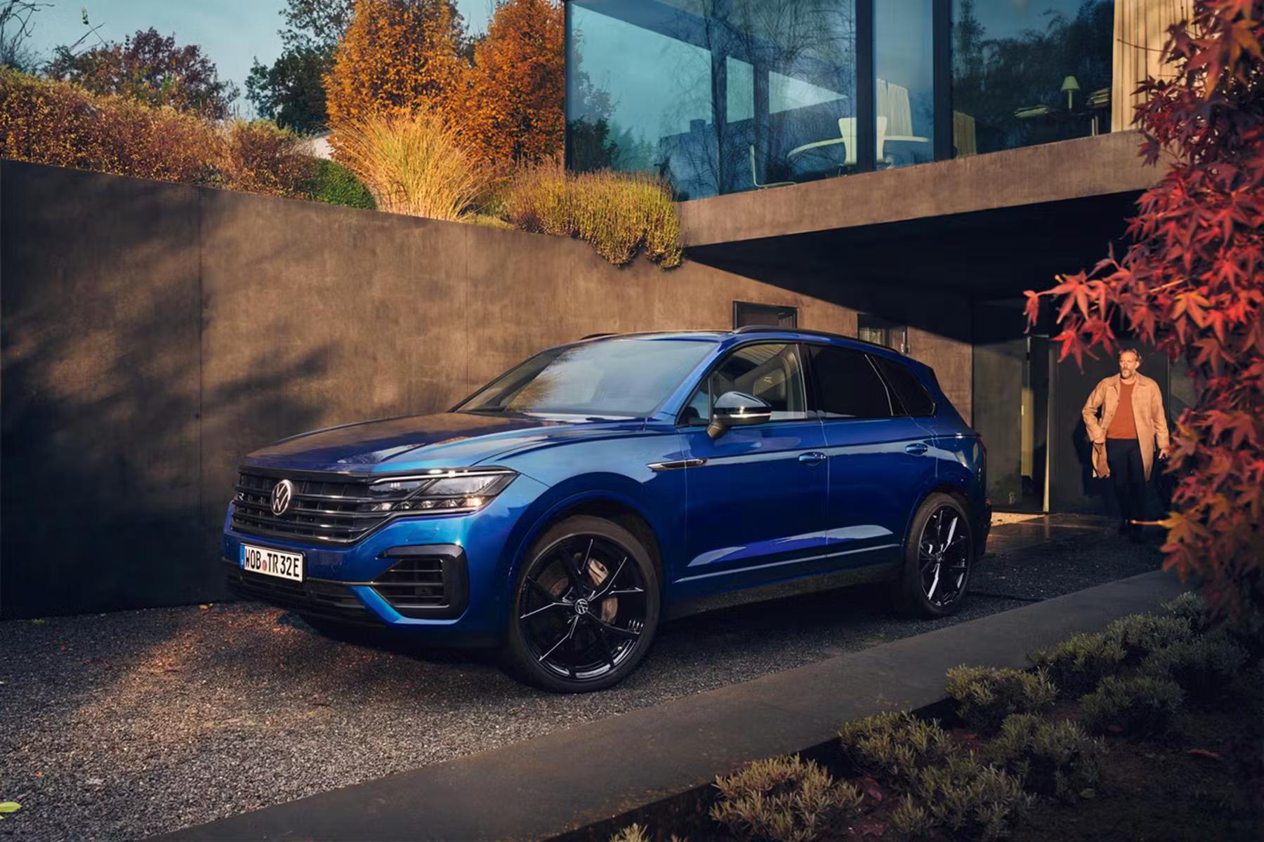 Blue Volkswagen Touareg