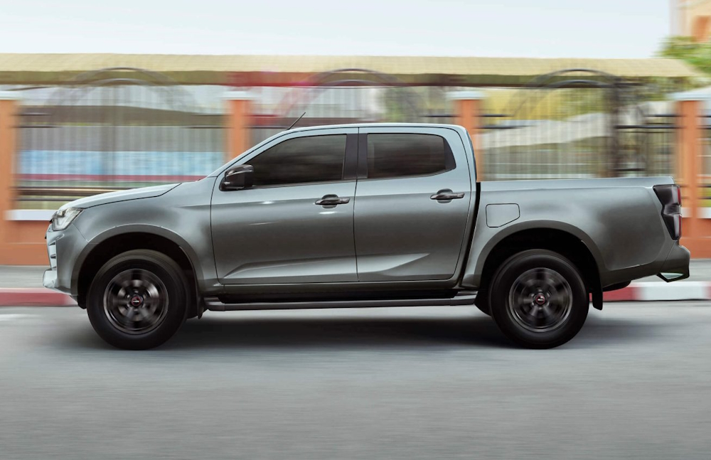 side view of Isuzu D-Max