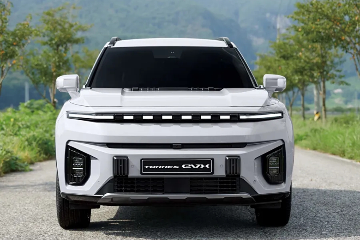 KGM Torres EVX Exterior Front View