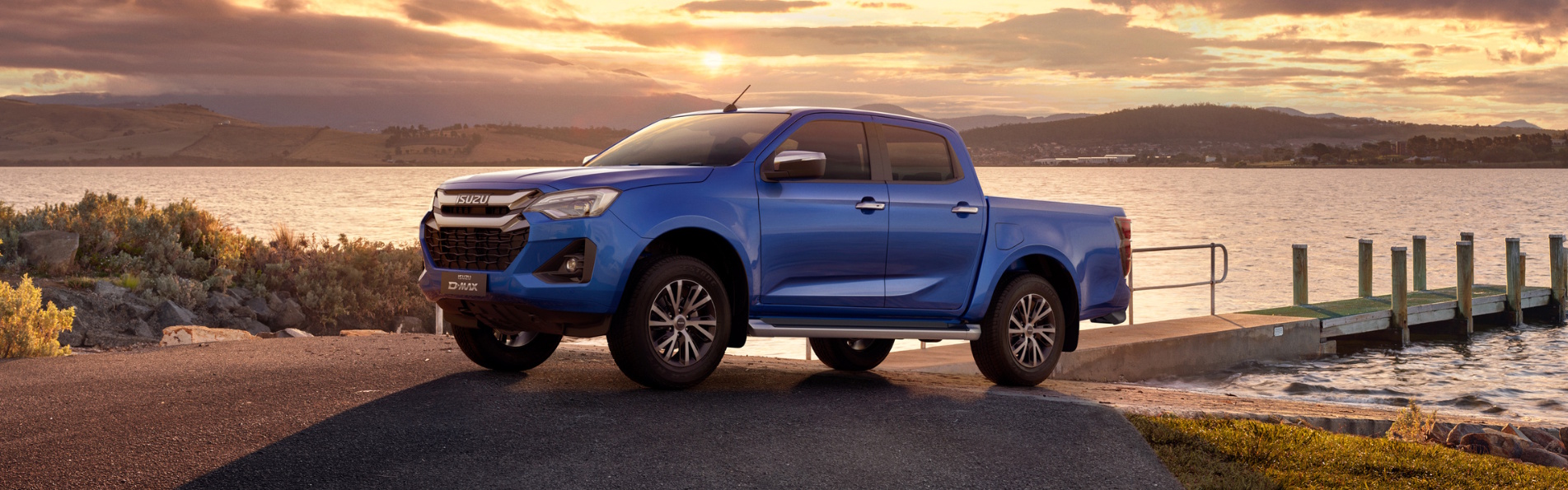 Blue Isuzu D-Max DL40