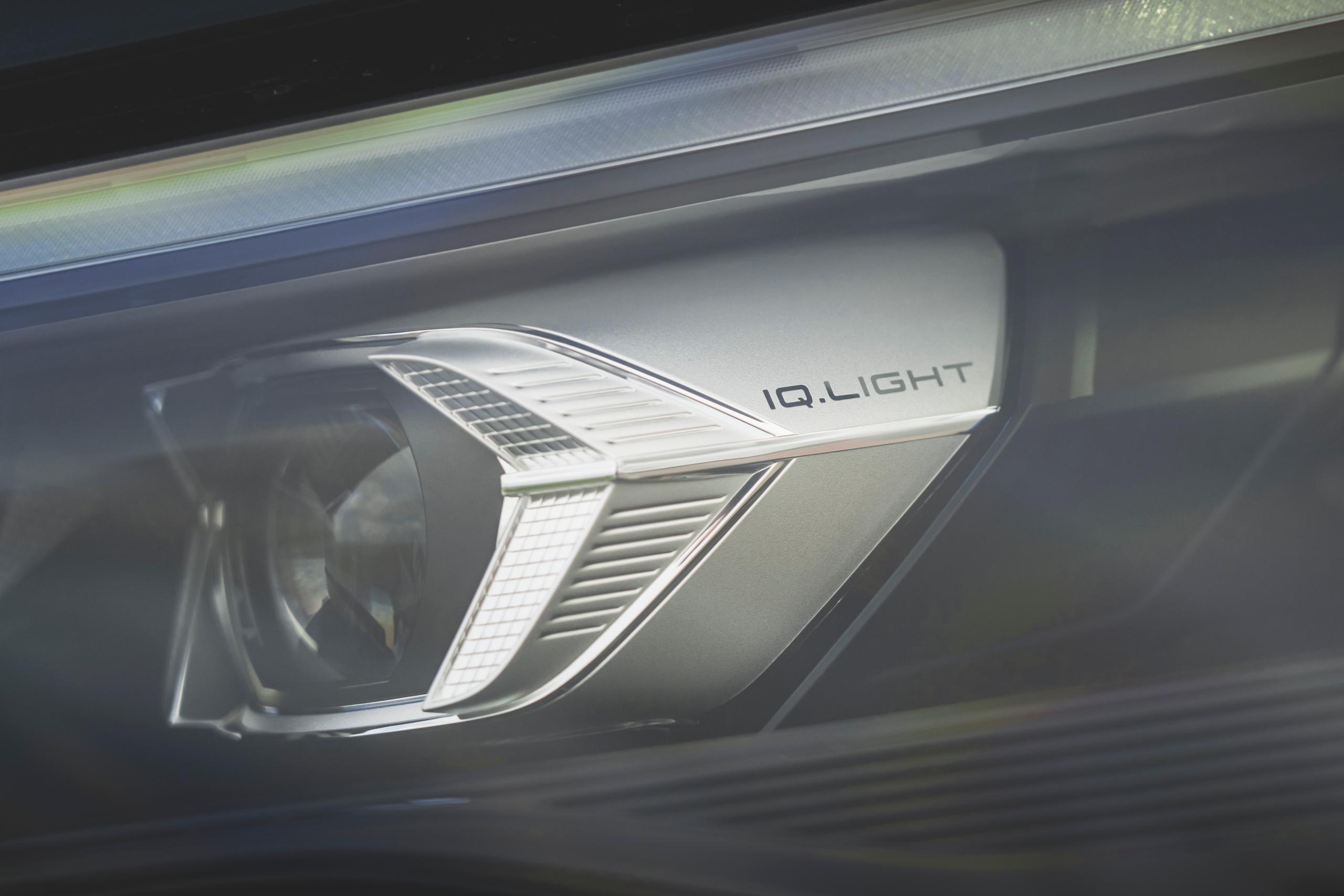 Volkswagen Tiguan Headlights