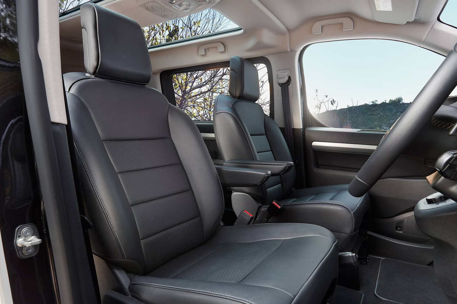 vivaro life interior
