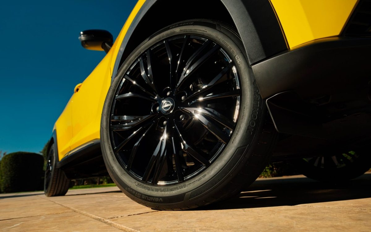 Yellow Nissan Juke wheel 