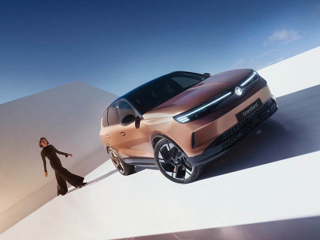 New Grandland Hybrid