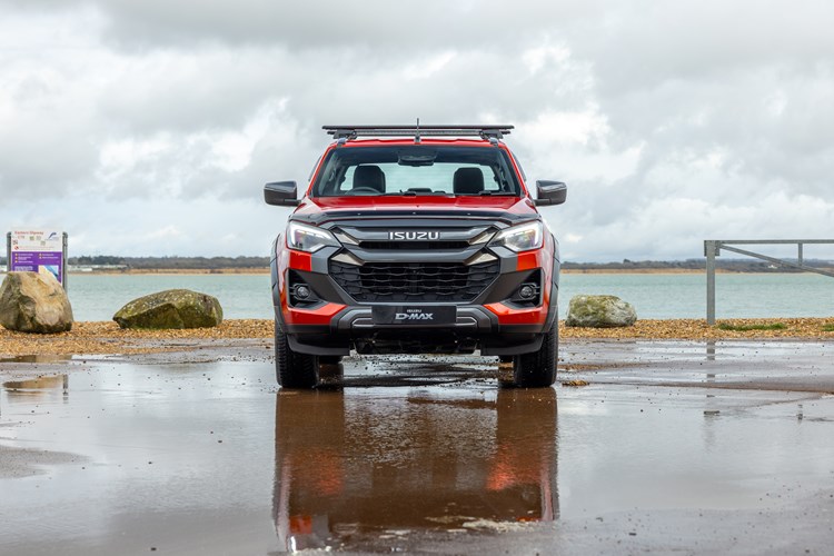 D-MAX V-CROSS