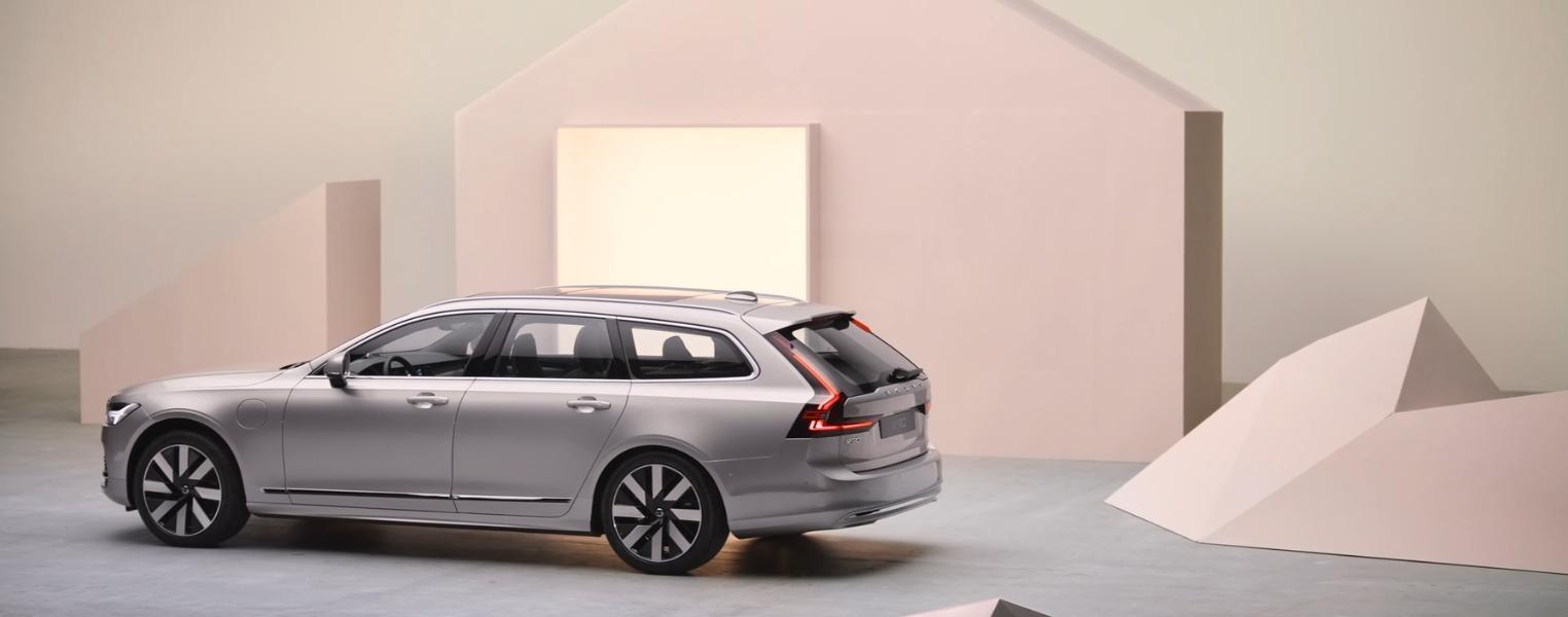 Volvo V90 Side Rear View