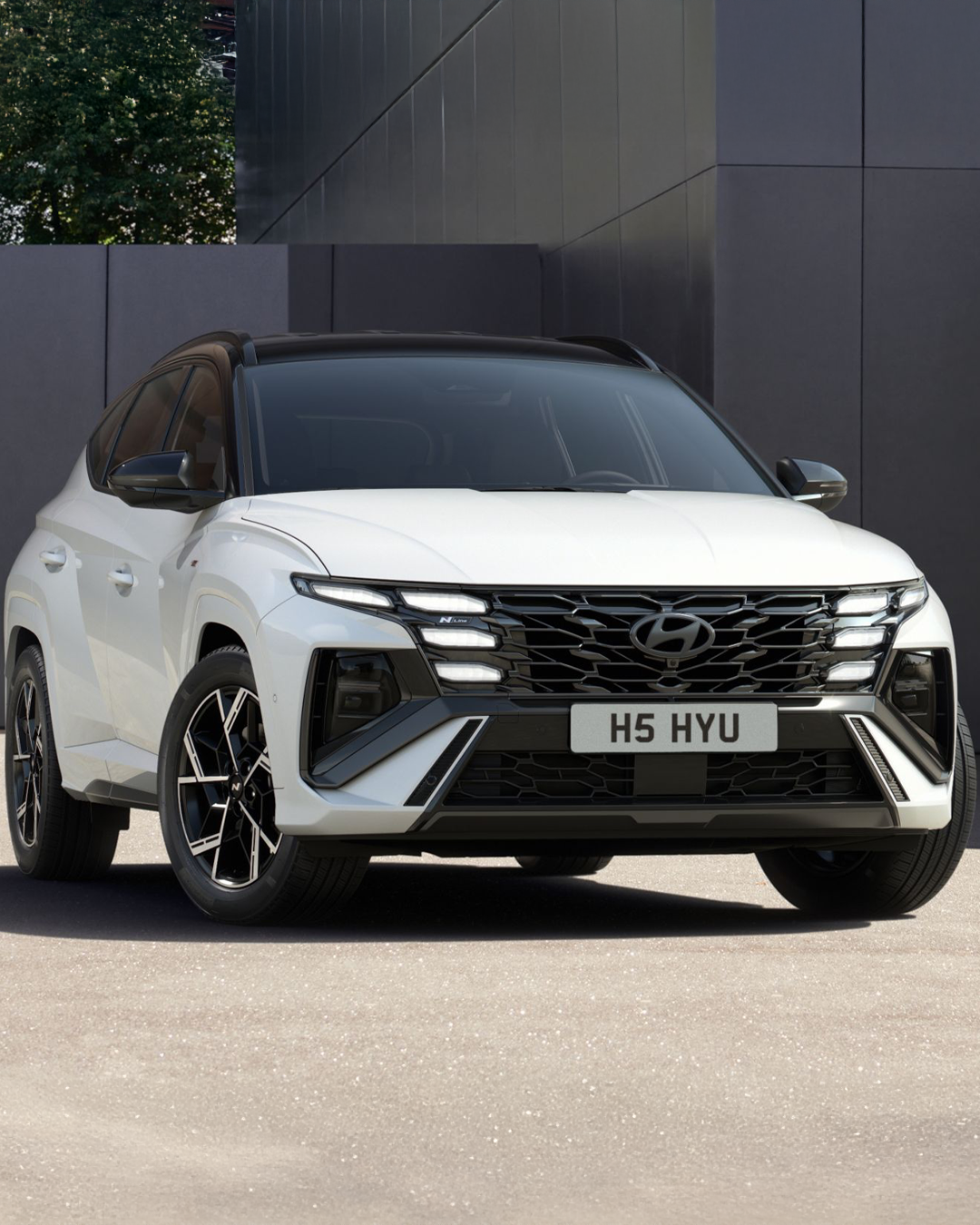 White Hyundai Tucson Hybrid