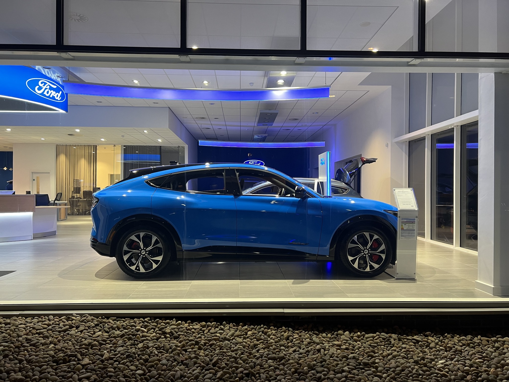 Ford Showroom Worthing West Sussex