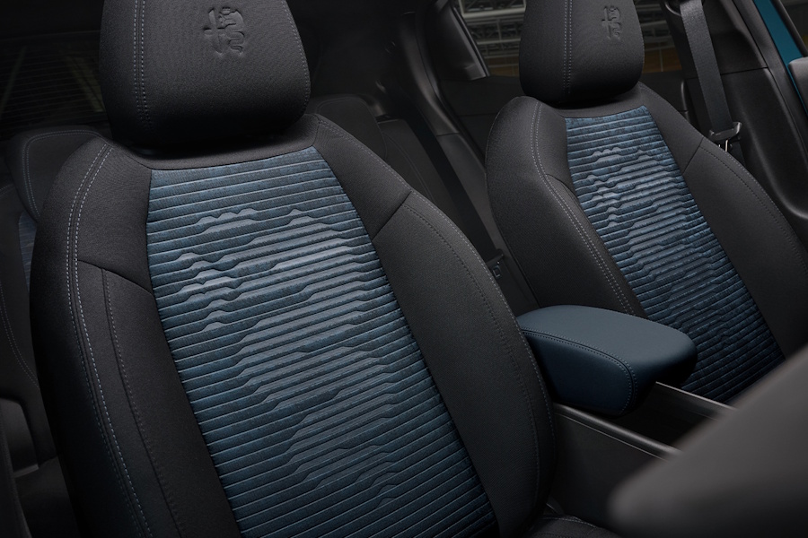 New Alfa Romeo Junior Ibrida 