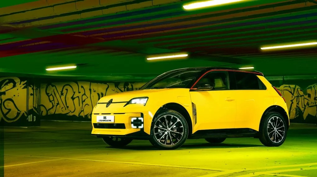 MULTI-AWARD WINNING RENAULT 5 E-TECH 100% ELECTRIC AVAILABLE FROM ONLY £22,995 OTR