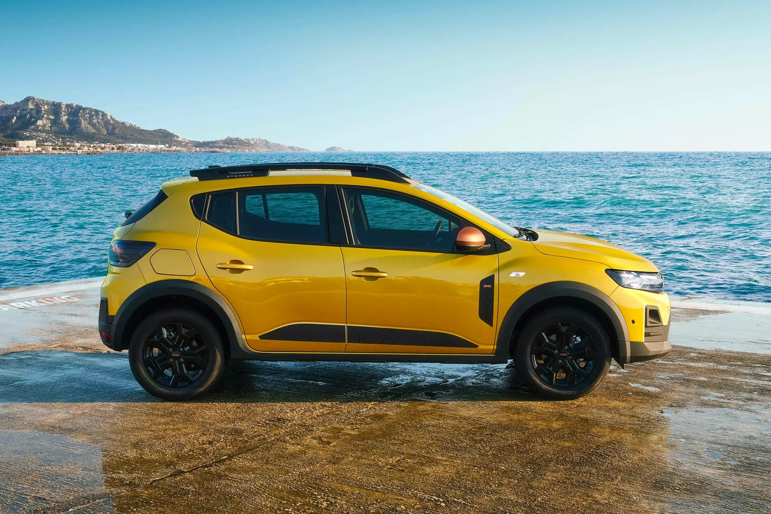 Side view of the New Sandero Stepway
