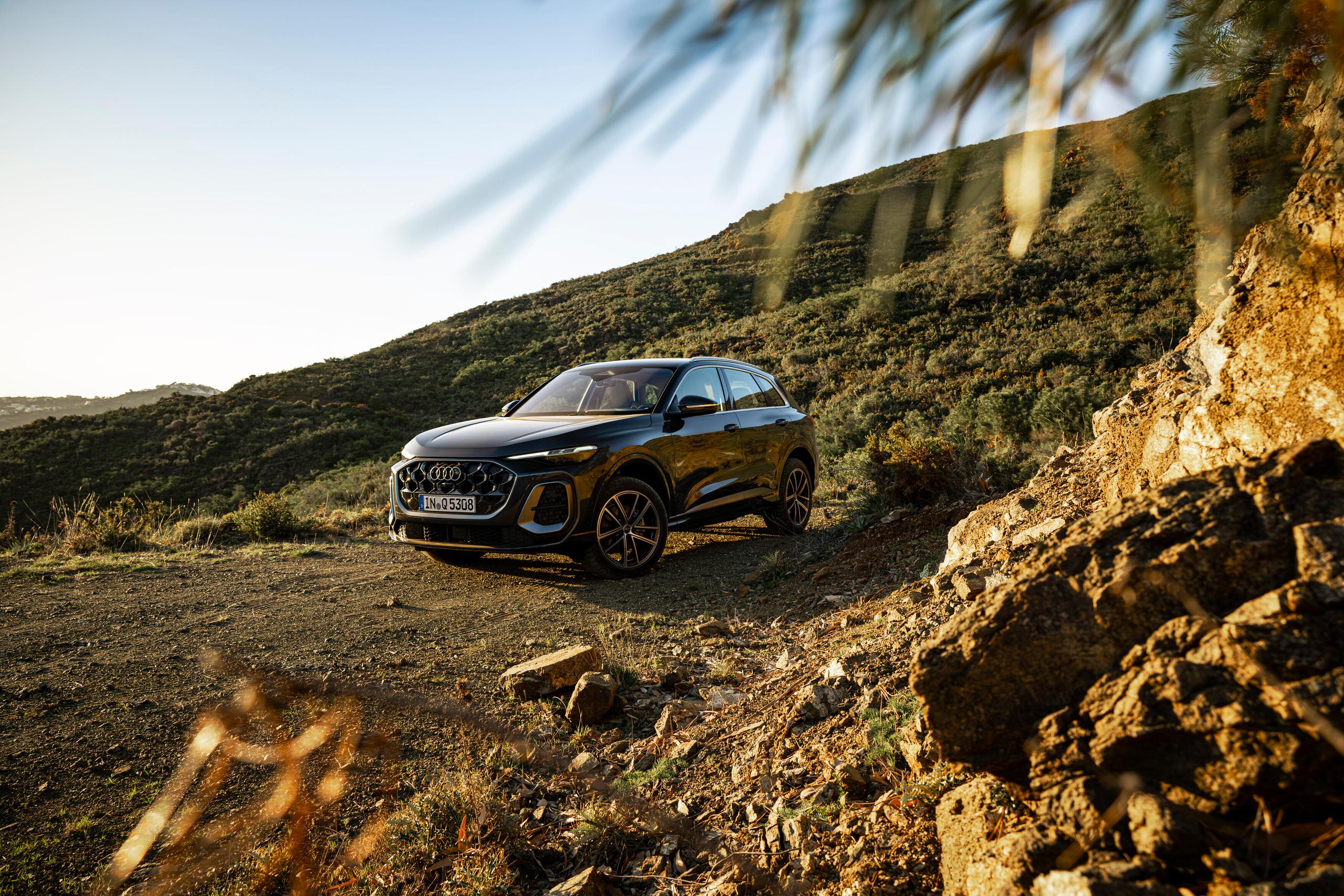 Audi Q5 SUV Front Side view