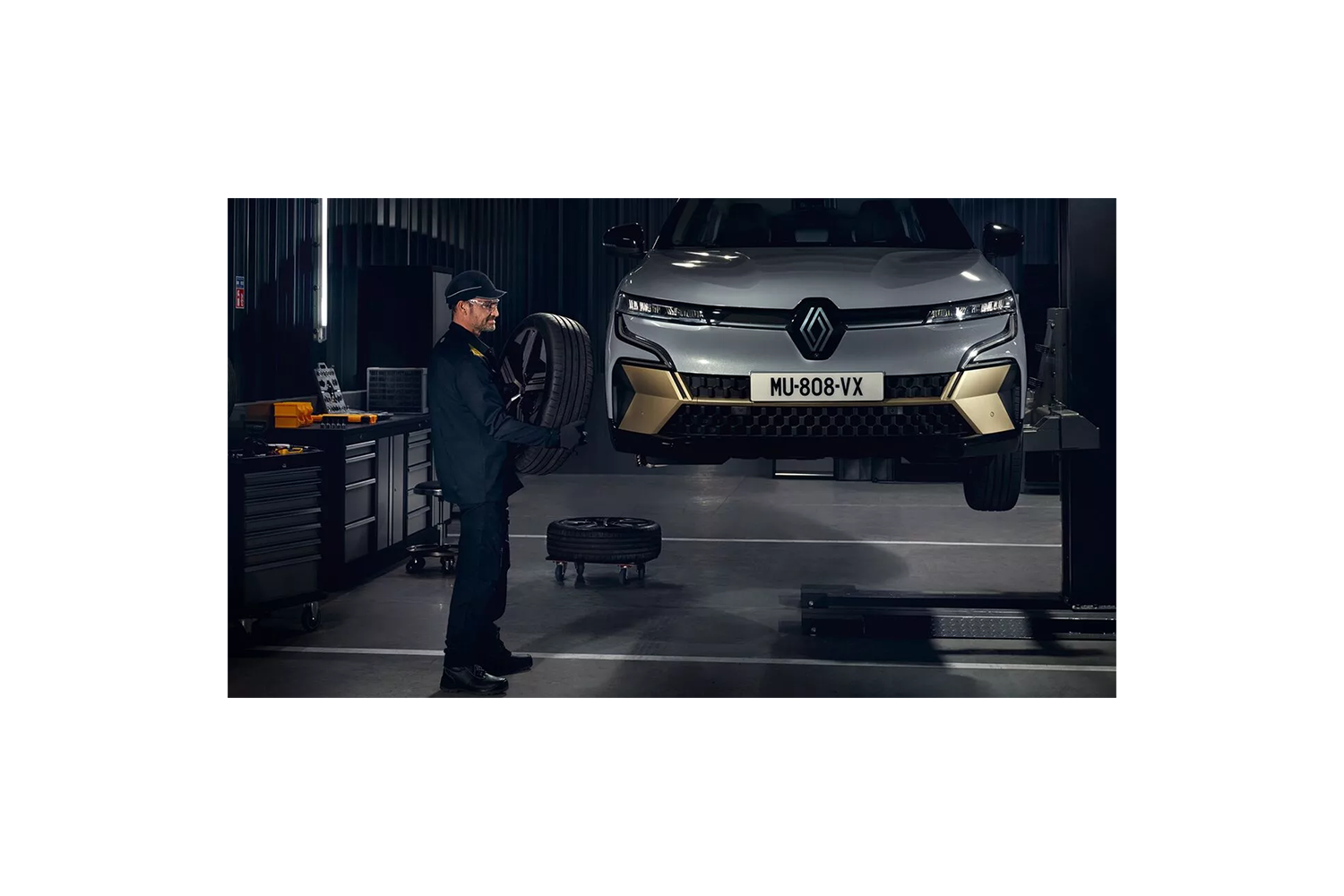 mechanic changing tyre on Renault vehicle