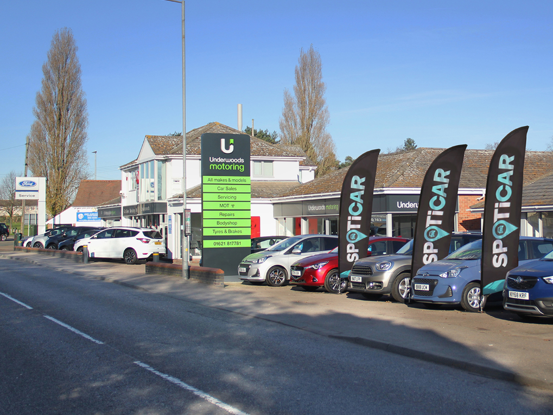 Roadside view of the Underwoods Motoring dealership and SPOTiCAR forecourt.