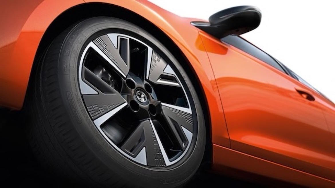 Close-up of the alloy wheel on an orange Vauxhall Frontera.