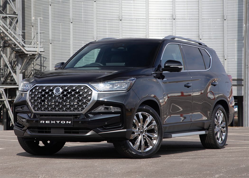 black kgm rexton commercial