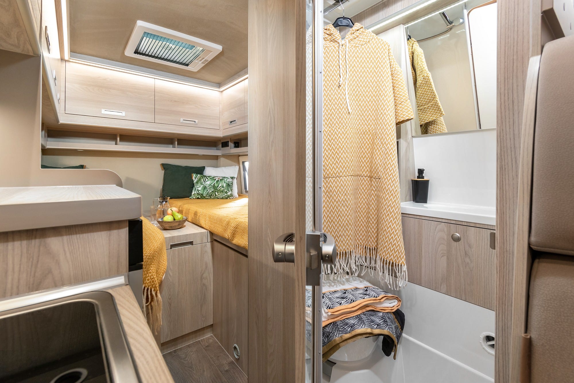 globe traveller interior