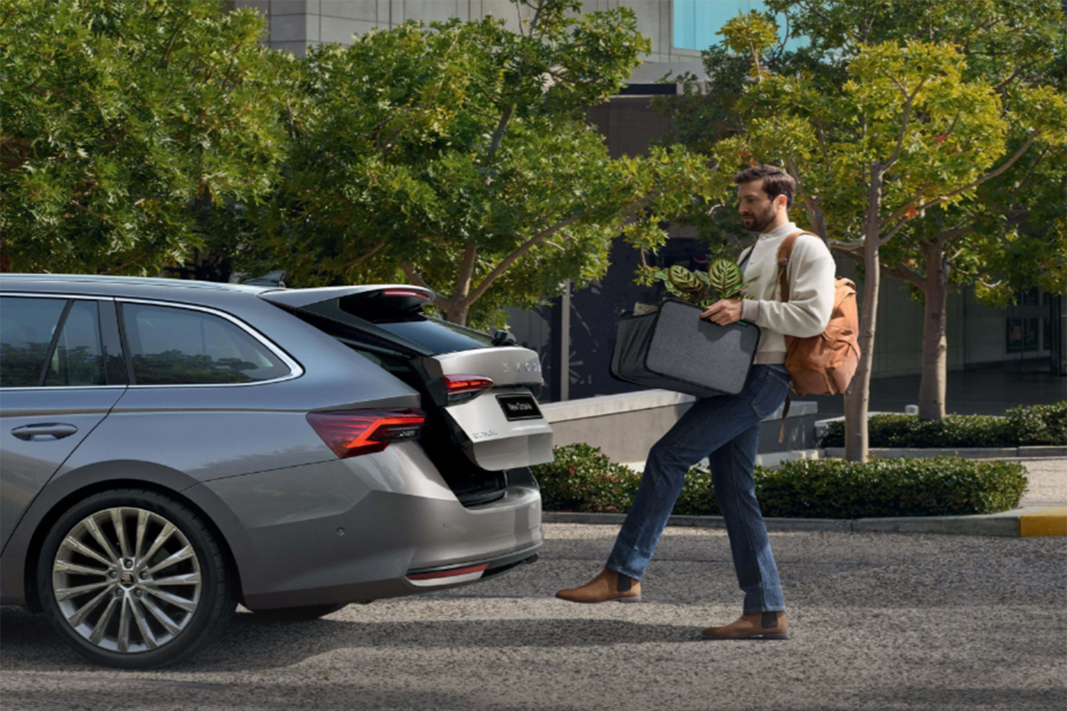 Electric tailgate with virtual pedal