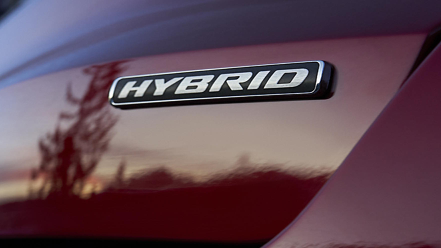 hybrid logo on ford s-max
