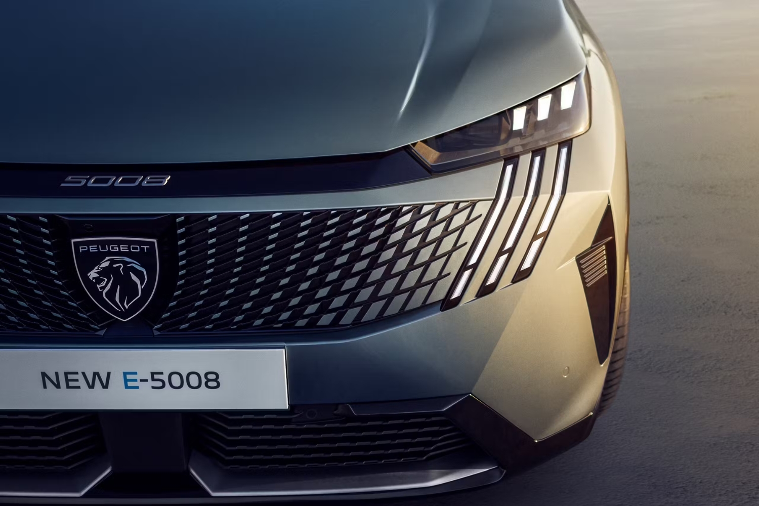 Peugeot 5008 headlights.