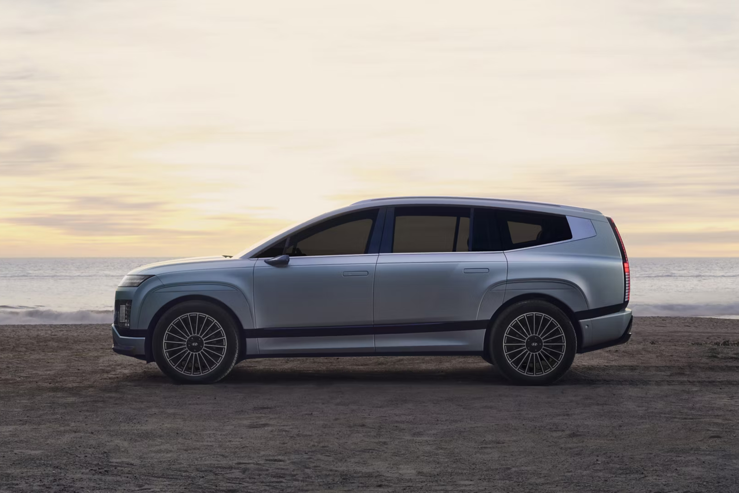 Side profile of the all-new Hyundai IONIQ 9