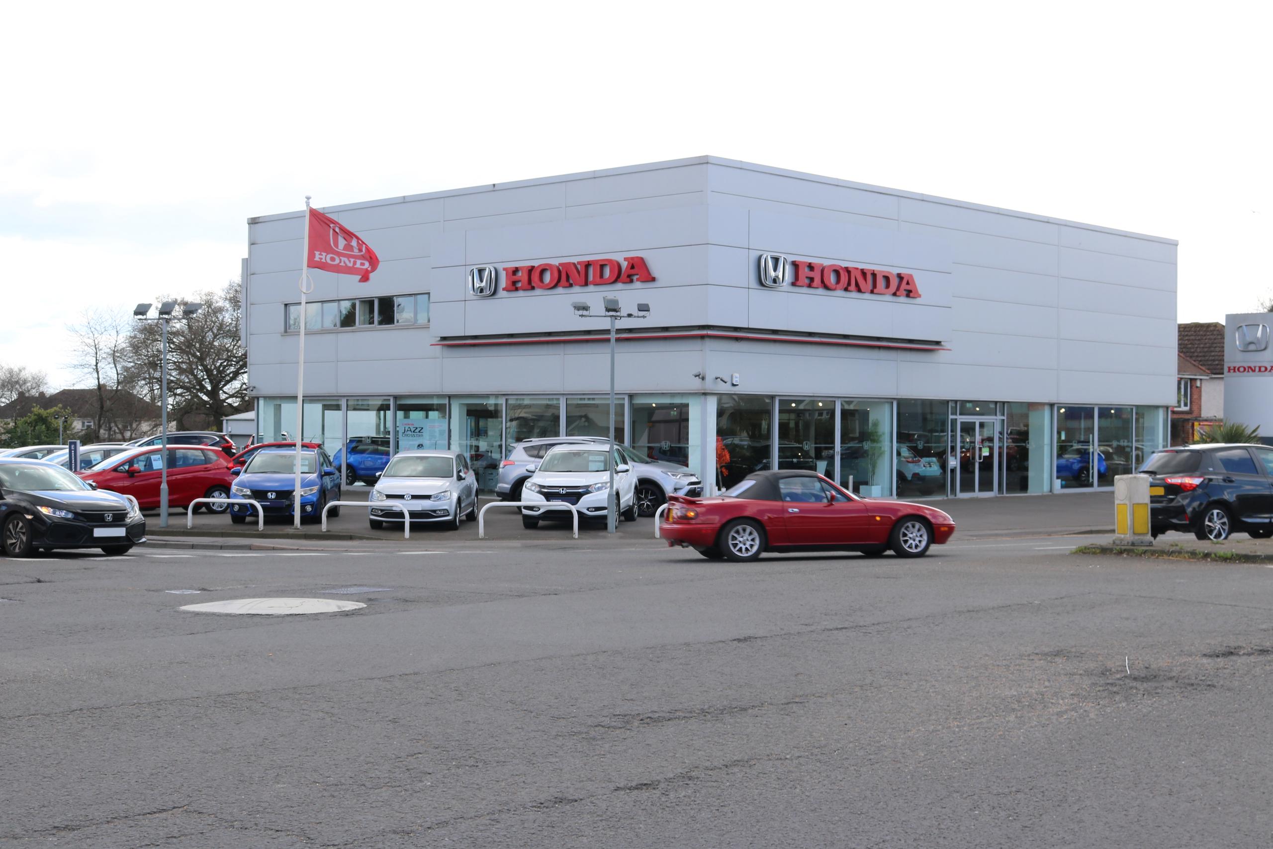 Horizon Honda Poole with roundabout 