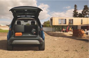 opened boot of Land rover discover