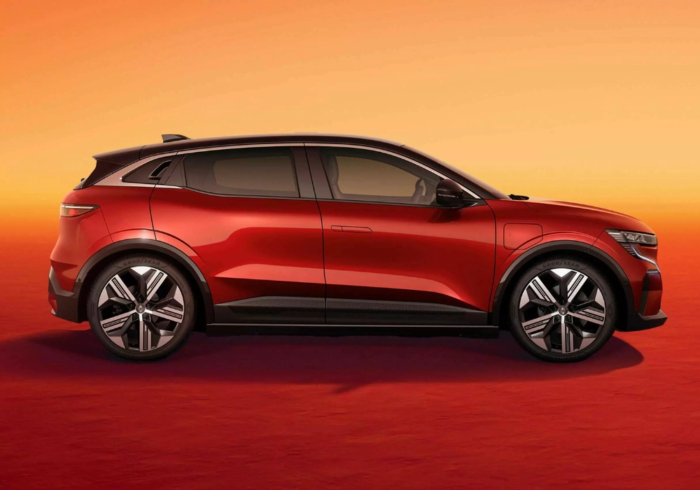 Megane E-Tech Electric side view
