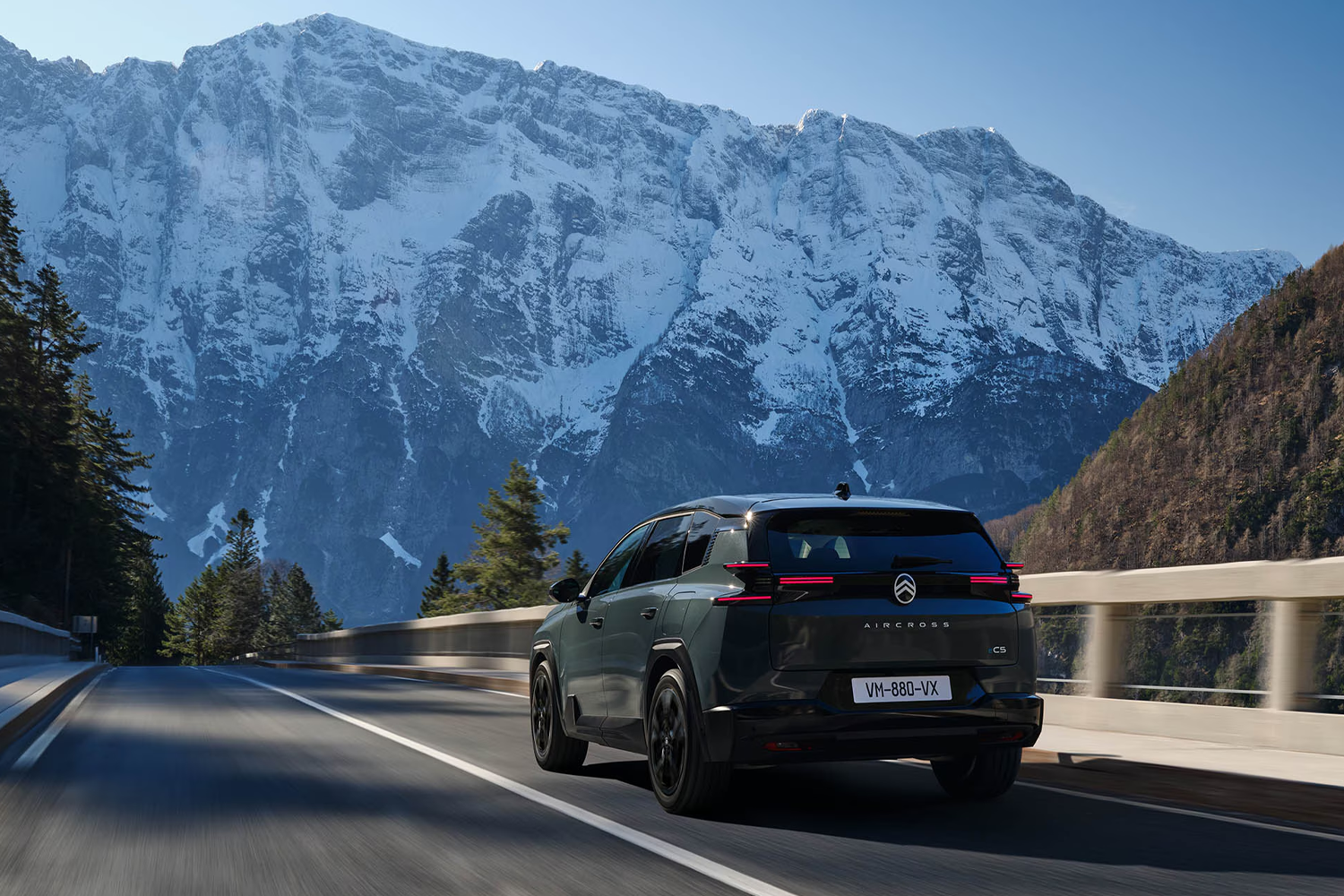 rear shot of the New C5 Aircross