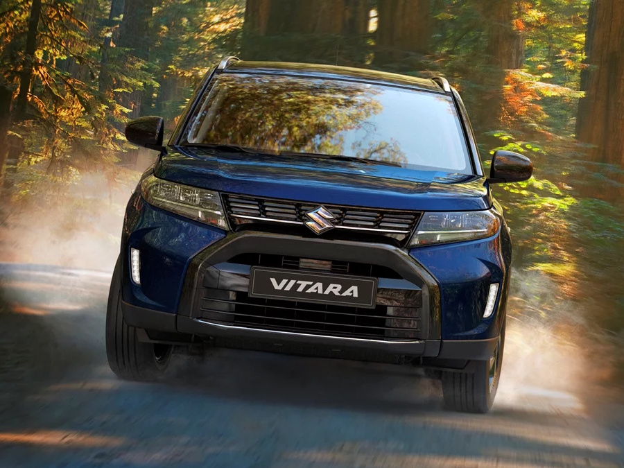 Suzuki Vitara driving through the forest