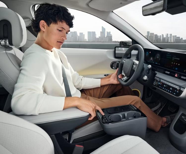 The Hyundai IONIQ 5 gallery image 4
