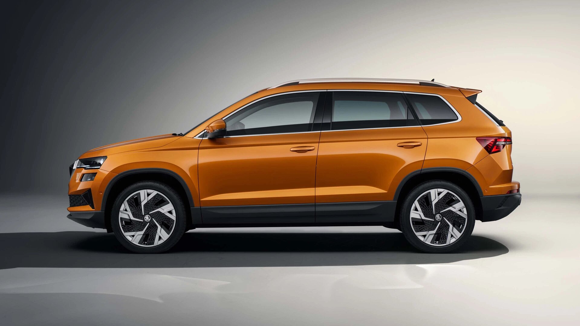 Side view of a skoda Karoq