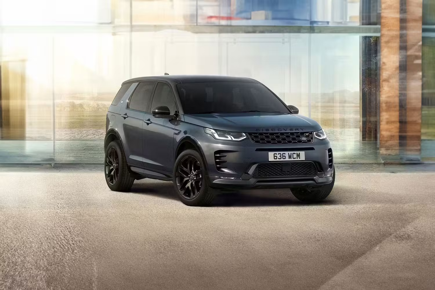 Land Rover Discovery Sport in Black